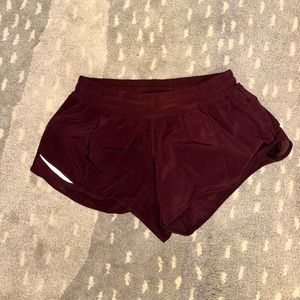 Lululemon Hotty Hot Shorts 2.5 in, Maroon color, like new